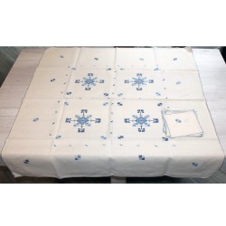 tea-tablecloth-crests-blue-lagartera-toledo_table