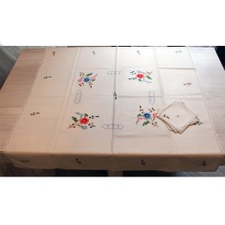 tea-tablecloth-flowers-colors-lagartera-toledo_table