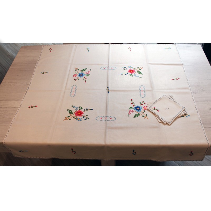 tea-tablecloth-flowers-colors-lagartera-toledo_table