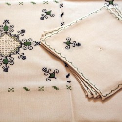 tea-tablecloth-suns-green-lagartera-toledo_napkin
