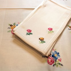 tablecloth-flowers-colors-lagartera-toledo_napkin