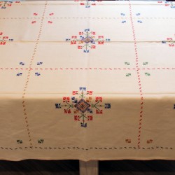 tablecloth-crests-colors-lagartera-toledo_collage