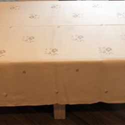 tablecloth-flowers-grey-lagartera-toledo_collage