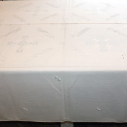 tablecloth-crests-grey-lagartera-toledo_collage