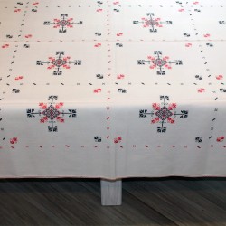 tablecloth-crests-red-lagartera-toledo_collage