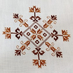 Embroidered Placemat-crests-brown-lagartera-toledo_embroidery