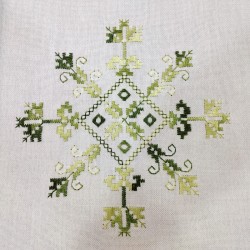 Embroidered Placemat-crests-light green-lagartera-toledo_embroidery