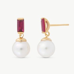 Selene Pearl Earrings – 18k gold-plated silver – round white 8 mm pearl with ruby red zirconia (Majorica)