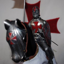 Equestrian Armor – Templar – Silver finish (lacquered steel) – Marto Toledo – frontal